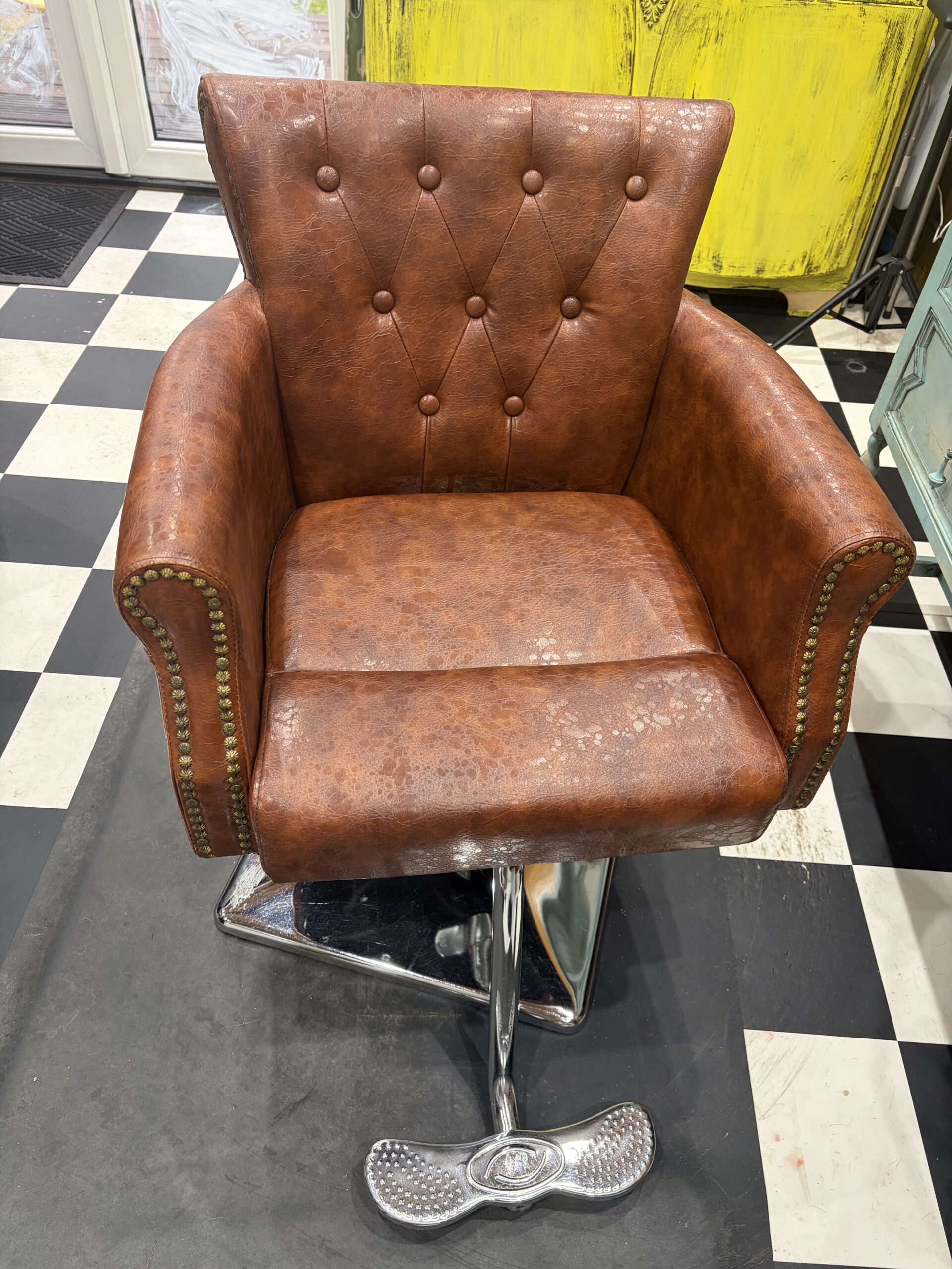 Living it up salon back wash basin and chair