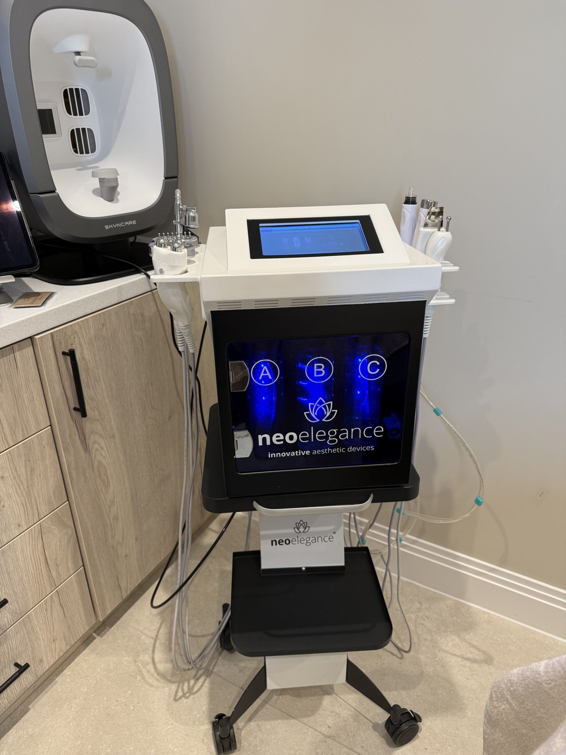 Hydrofirm Neoelegance hydro facial machine
