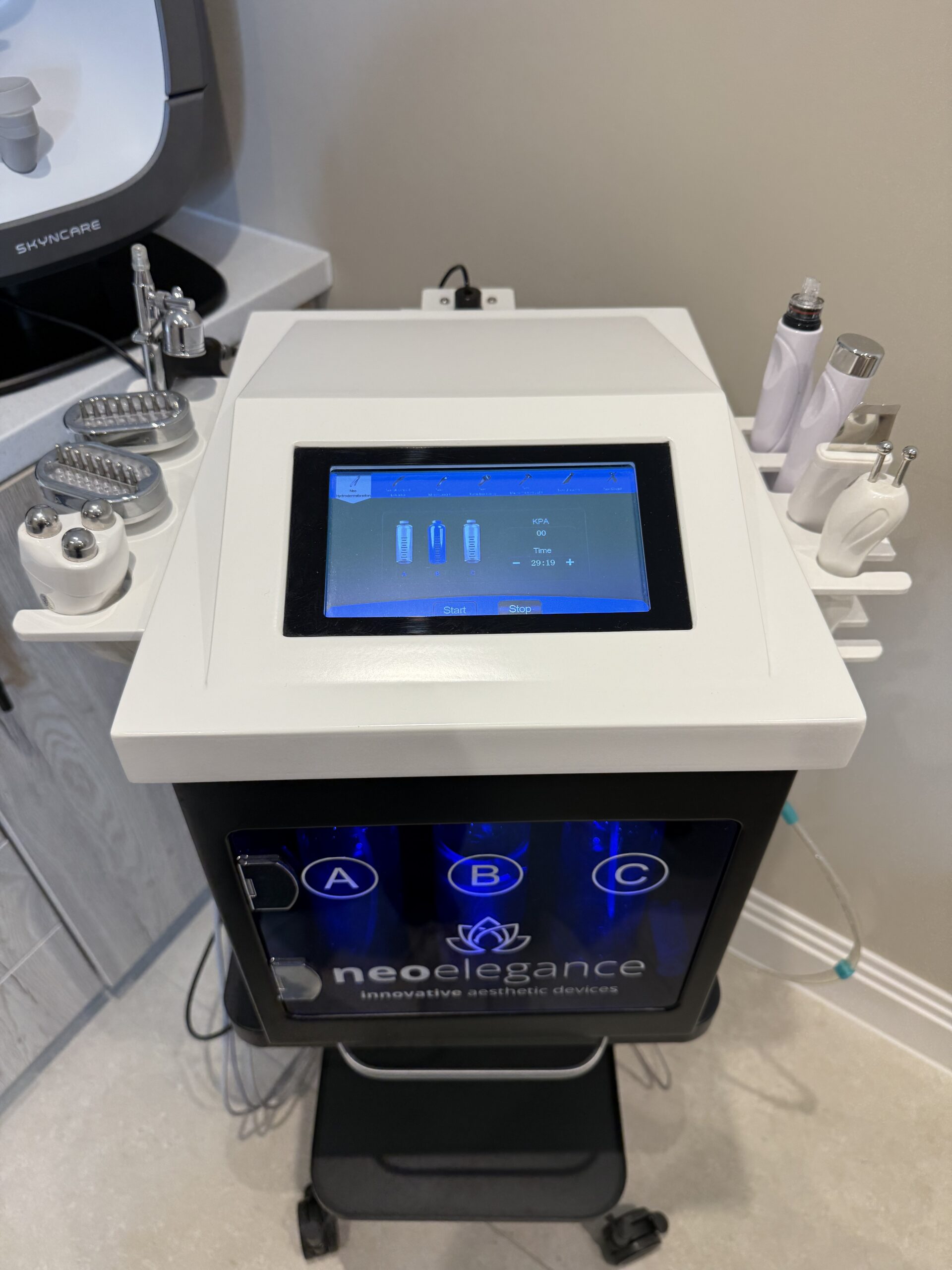 Hydrofirm Neoelegance hydro facial machine